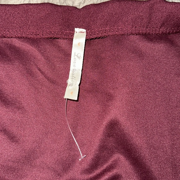 Bell sleeved maroon romper - Picture 2 of 4